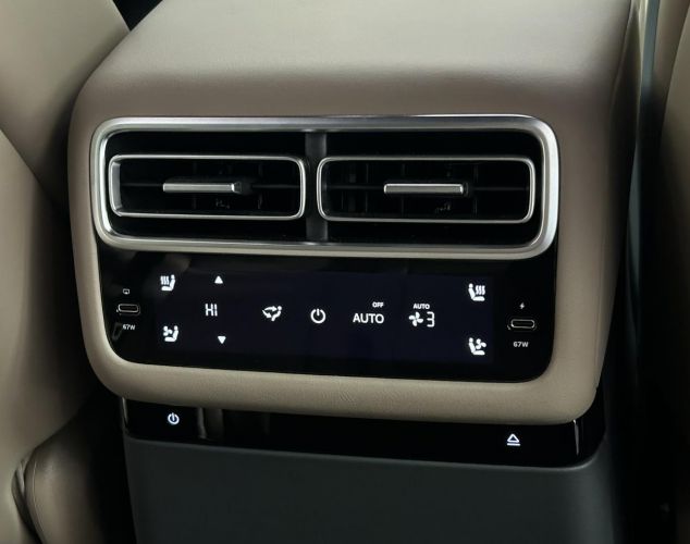 LiXiang (Li Auto) L7  