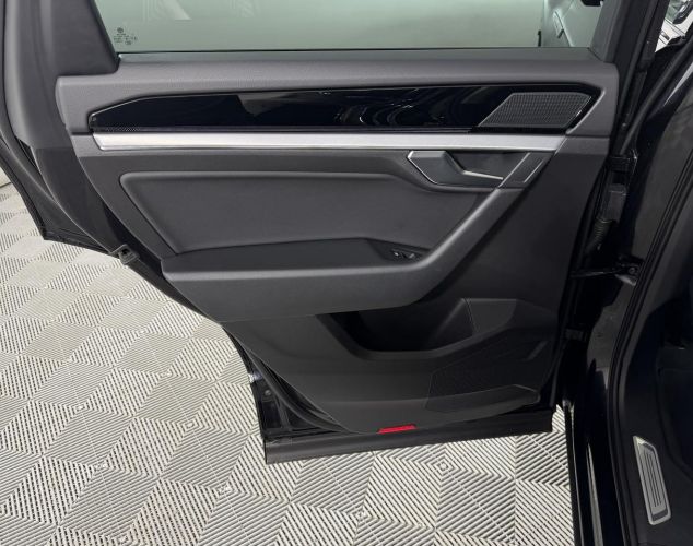 Volkswagen Touareg  R-Line