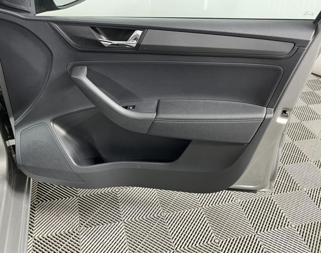 SKODA Rapid  Hockey Edition