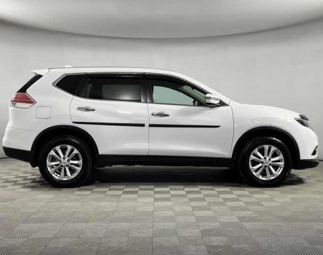 Nissan X-Trail  SE