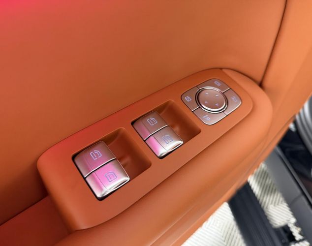 LiXiang (Li Auto) L7  