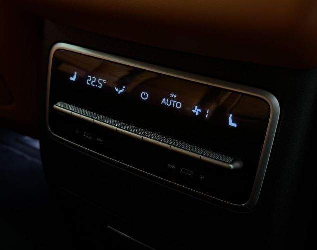 LiXiang (Li Auto) L7  