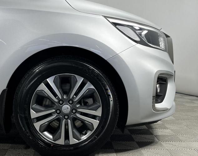 Kia Carnival  Prestige