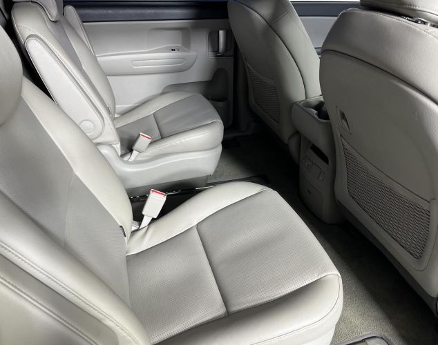 Kia Carnival  Prestige