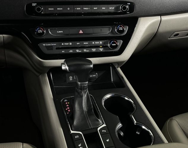 Kia Carnival  Prestige