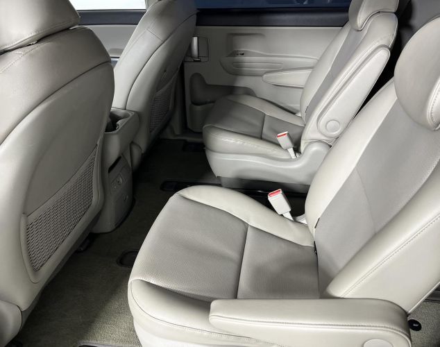 Kia Carnival  Prestige