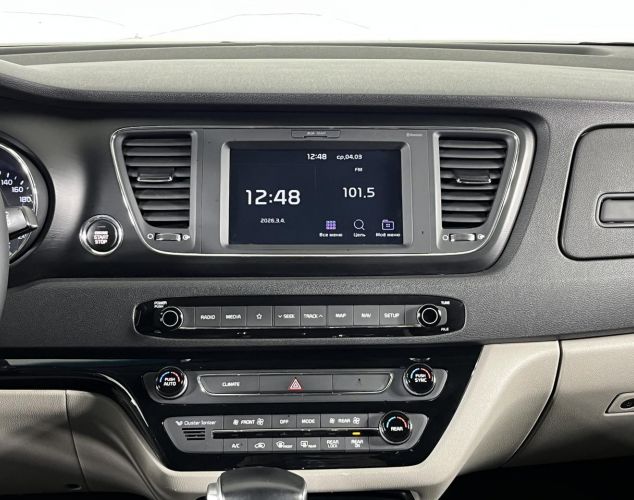 Kia Carnival  Prestige