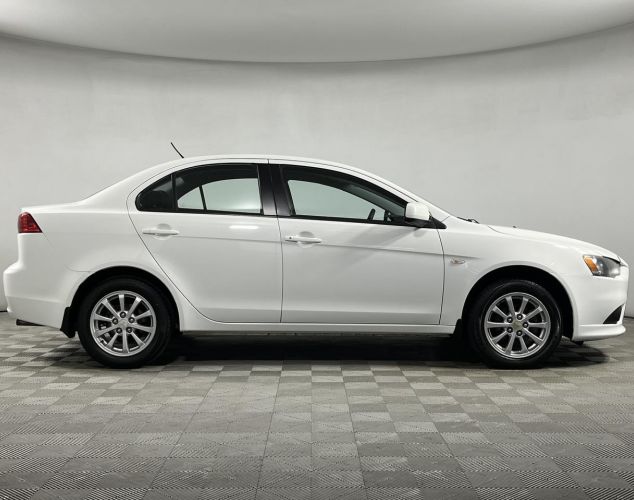 Mitsubishi Lancer  Invite