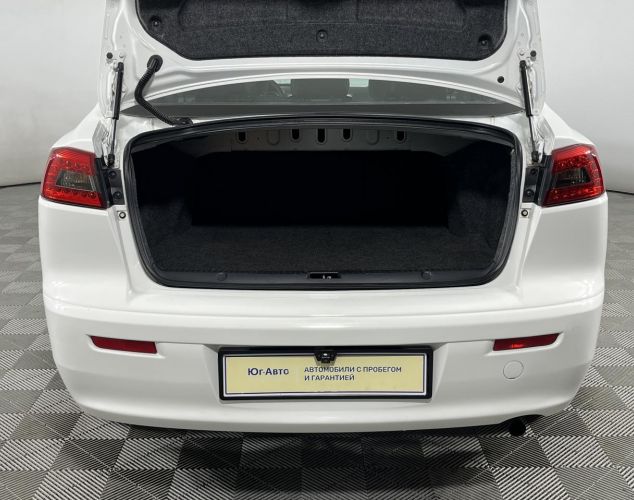 Mitsubishi Lancer  Invite