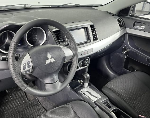 Mitsubishi Lancer  Invite