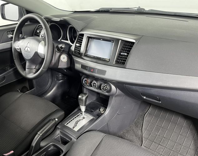 Mitsubishi Lancer  Invite