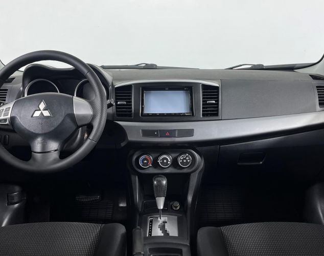 Mitsubishi Lancer  Invite