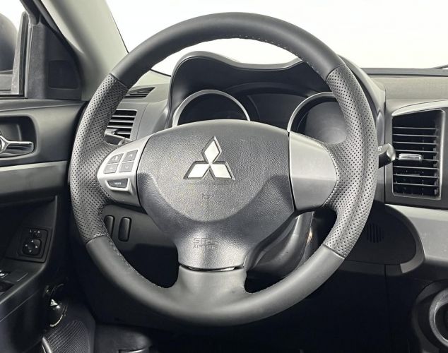 Mitsubishi Lancer  Invite