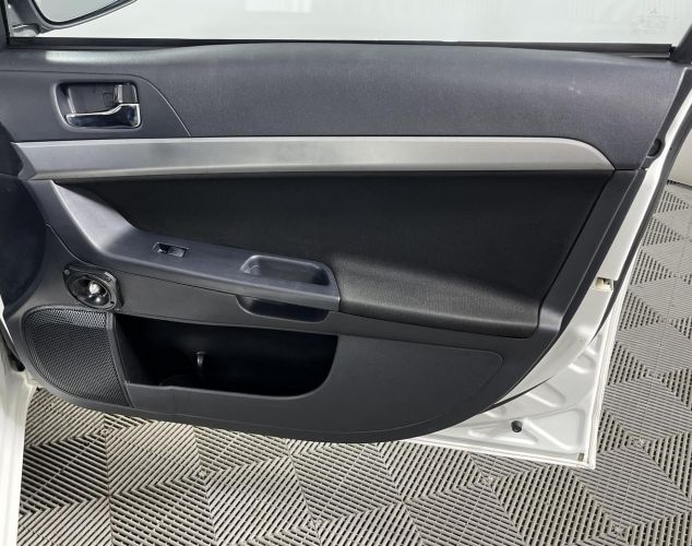 Mitsubishi Lancer  Invite