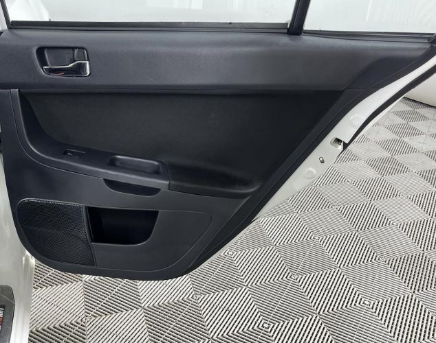 Mitsubishi Lancer  Invite