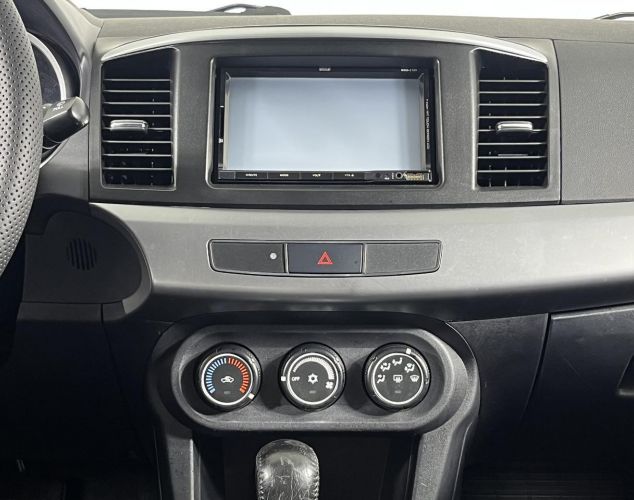 Mitsubishi Lancer  Invite