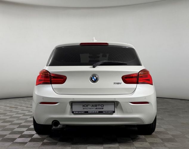 BMW 1 серия  118i Base