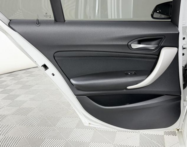 BMW 1 серия  118i Base