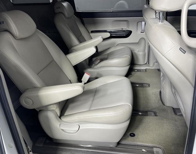 Kia Carnival  Premium+