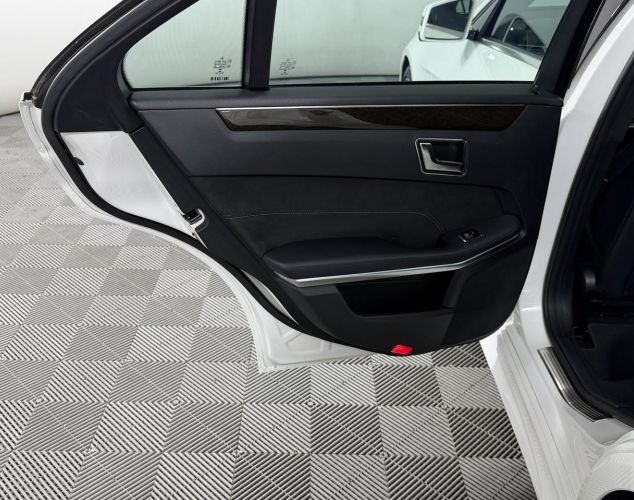 Mercedes-Benz E-Класс  Base