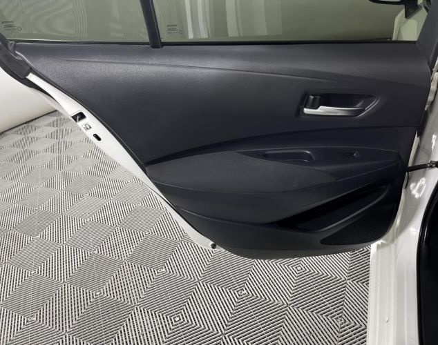 Toyota Corolla  Комфорт (CVT) 18