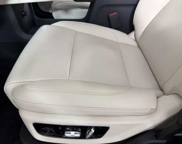 LiXiang (Li Auto) L9  