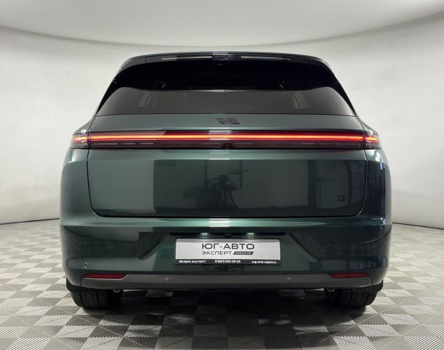 LiXiang (Li Auto) L7  