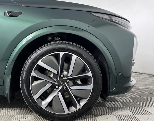 LiXiang (Li Auto) L7  