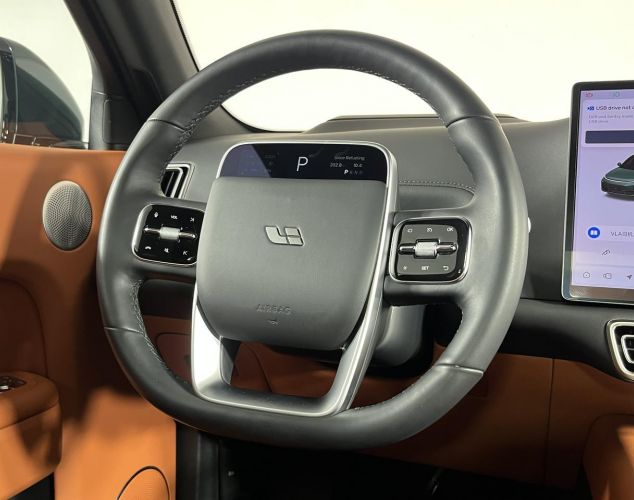 LiXiang (Li Auto) L7  