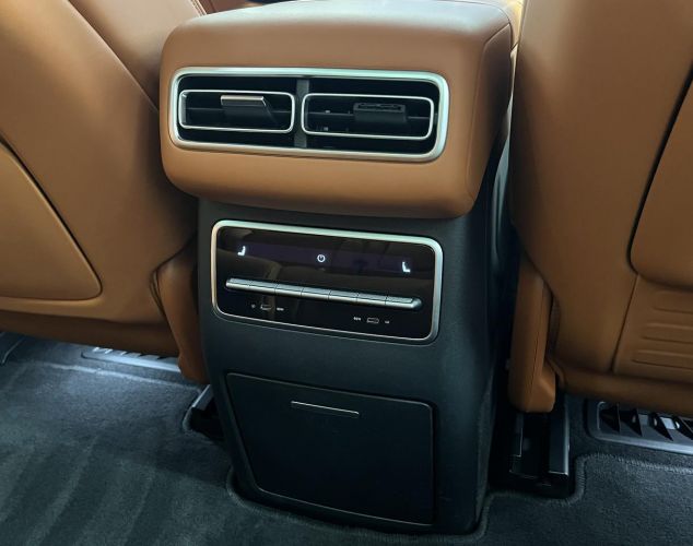 LiXiang (Li Auto) L7  