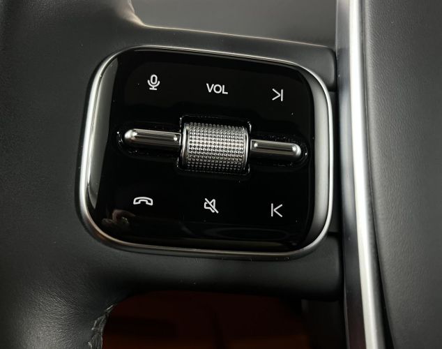 LiXiang (Li Auto) L7  