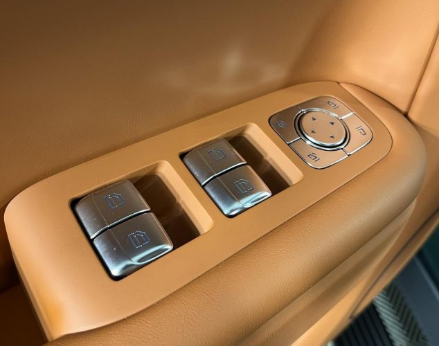 LiXiang (Li Auto) L7  