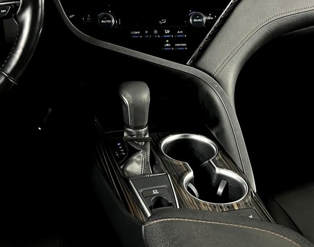 Toyota Camry  Элеганс Safety