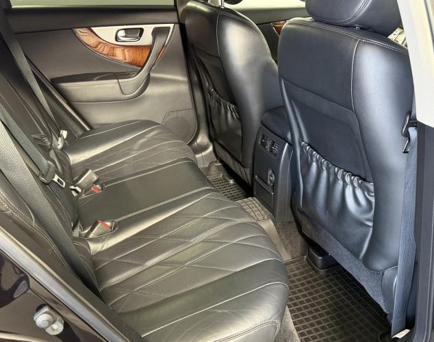 Infiniti QX70  