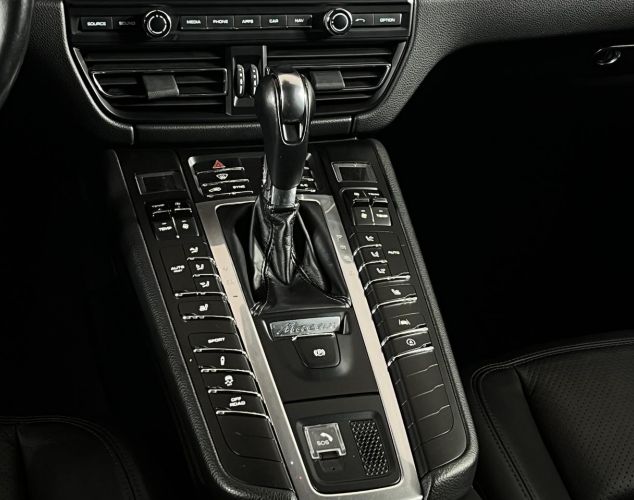 Porsche Macan  Macan