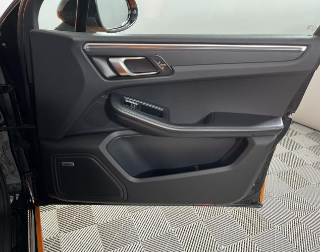 Porsche Macan  Macan