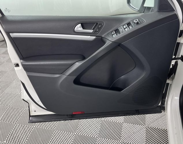 Volkswagen Tiguan  Adventure