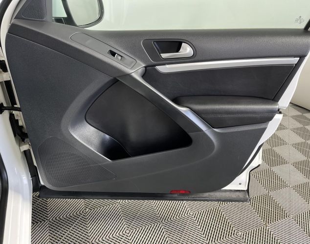 Volkswagen Tiguan  Adventure