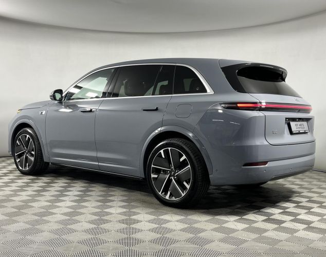 LiXiang (Li Auto) L7  