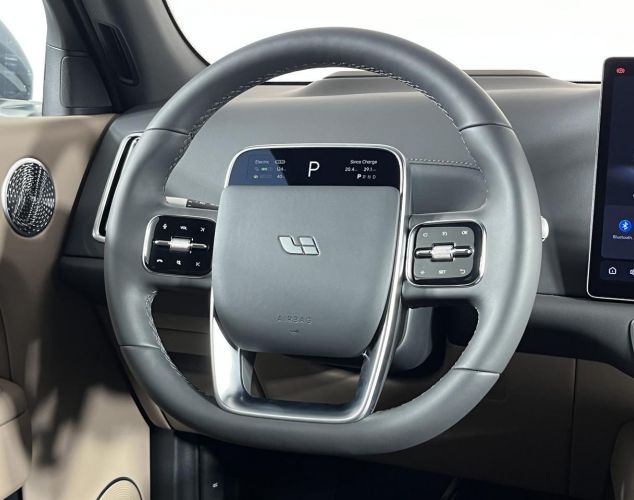 LiXiang (Li Auto) L7  