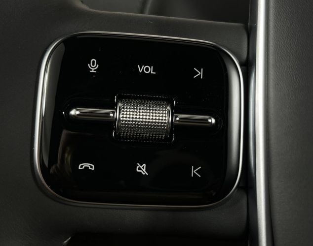 LiXiang (Li Auto) L7  