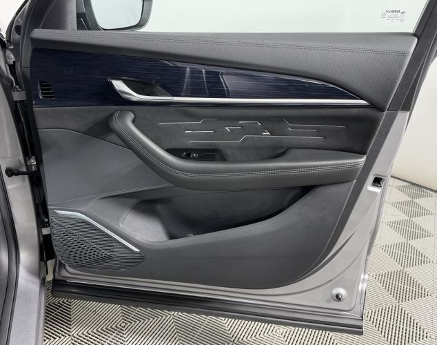 Geely Monjaro  Flagship