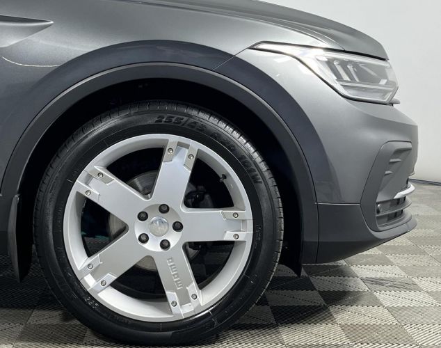 Volkswagen Tiguan  Status Plus