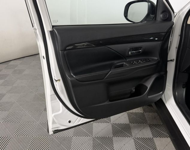 Mitsubishi Outlander  Inform 2WD