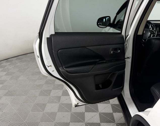 Mitsubishi Outlander  Inform 2WD