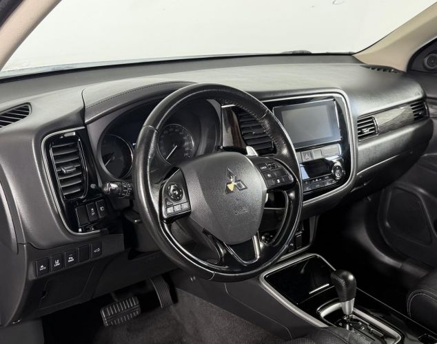 Mitsubishi Outlander  Inform 2WD