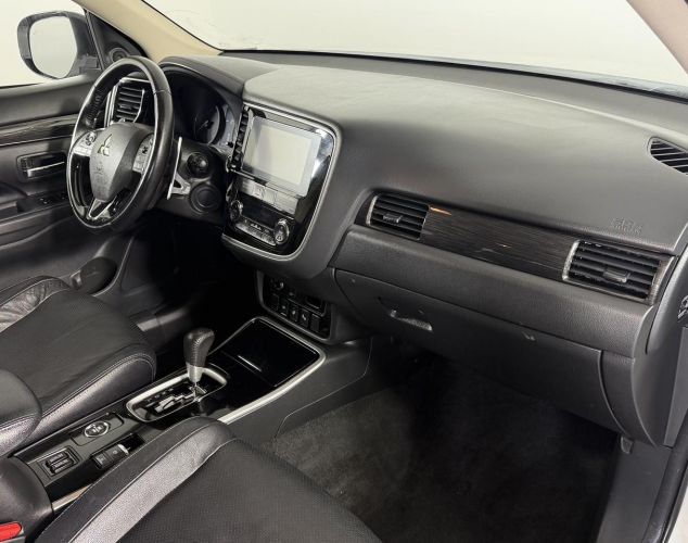 Mitsubishi Outlander  Inform 2WD