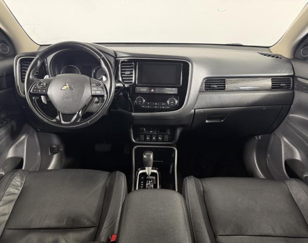 Mitsubishi Outlander  Inform 2WD