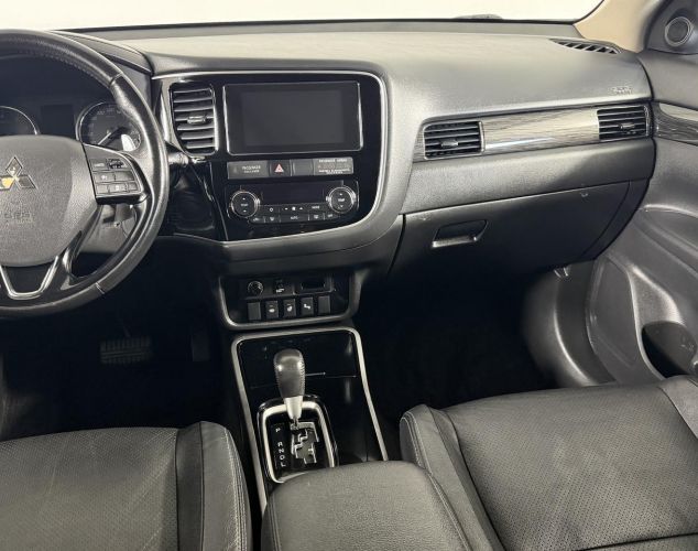 Mitsubishi Outlander  Inform 2WD