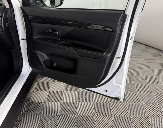 Mitsubishi Outlander  Inform 2WD